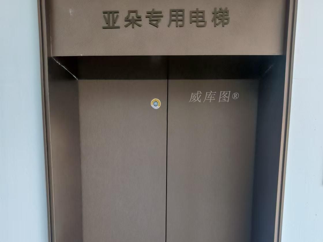 酒店电梯门翻新前