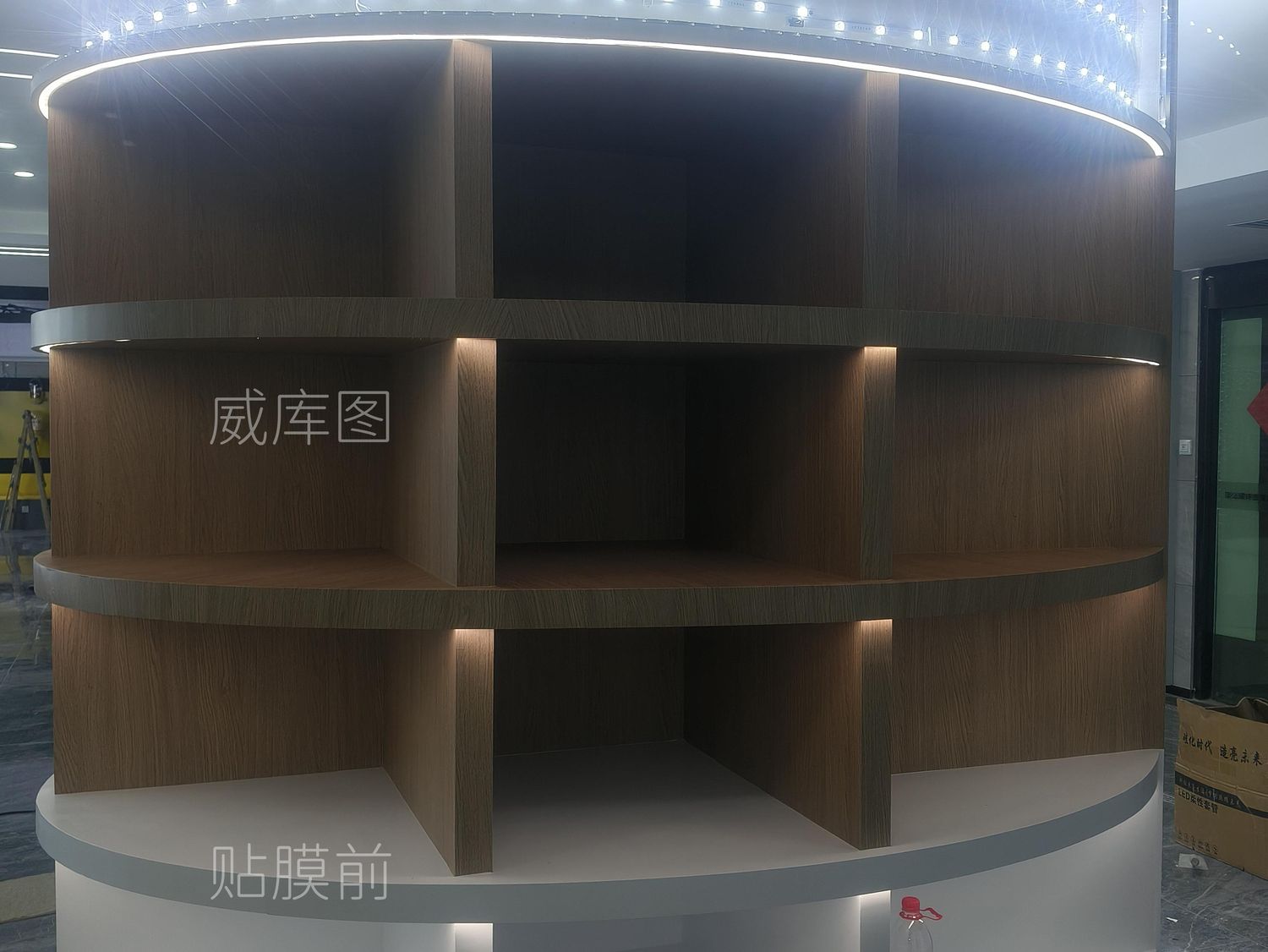 工装展柜翻新前